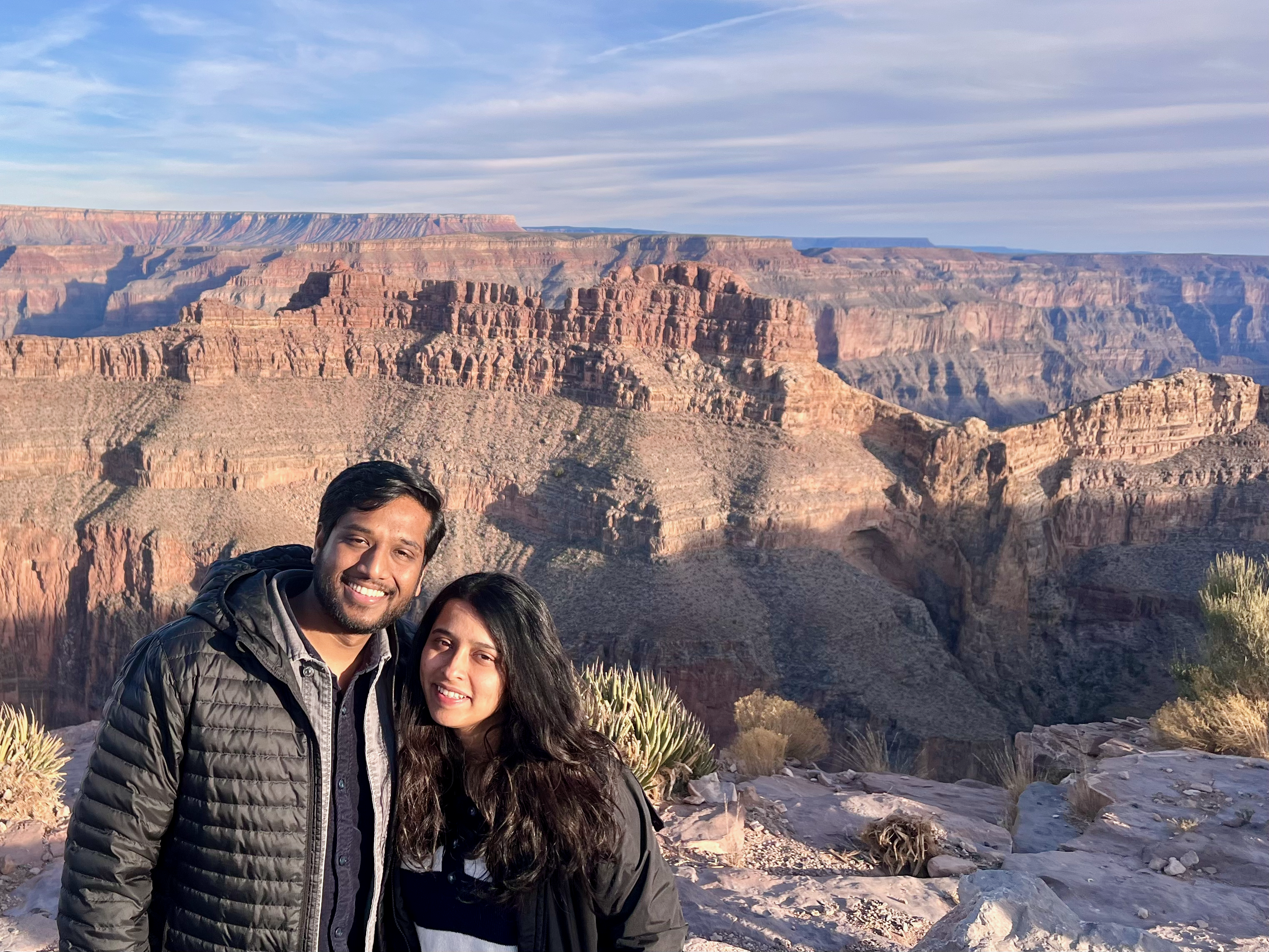 Two Figures at the Rim